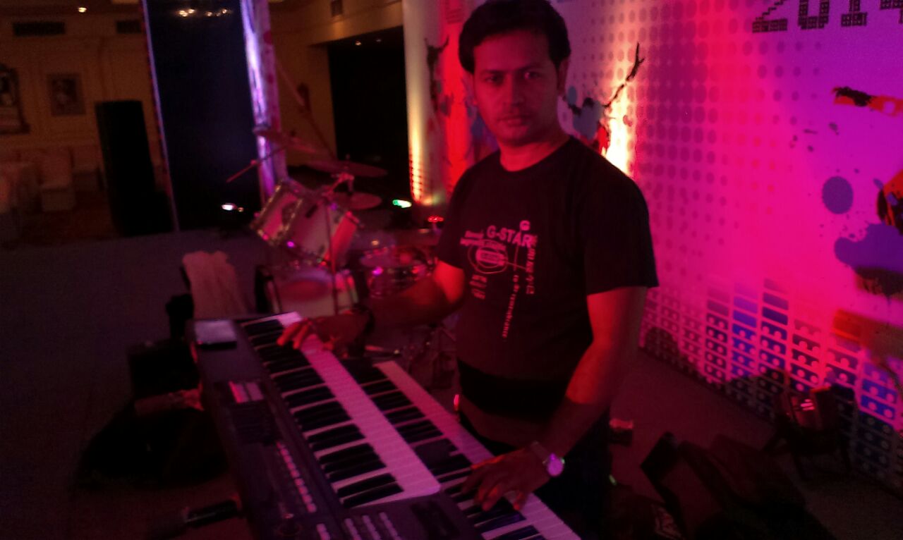 male keyboard player gujarat
