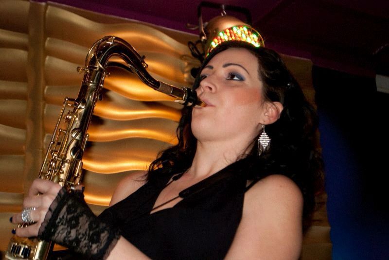 female saxophone player gujarat